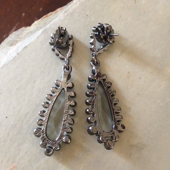 Avon 2007 “Black Diamond Color Drop Earrings” In Original Box Clear Stones - Picture 2 of 6